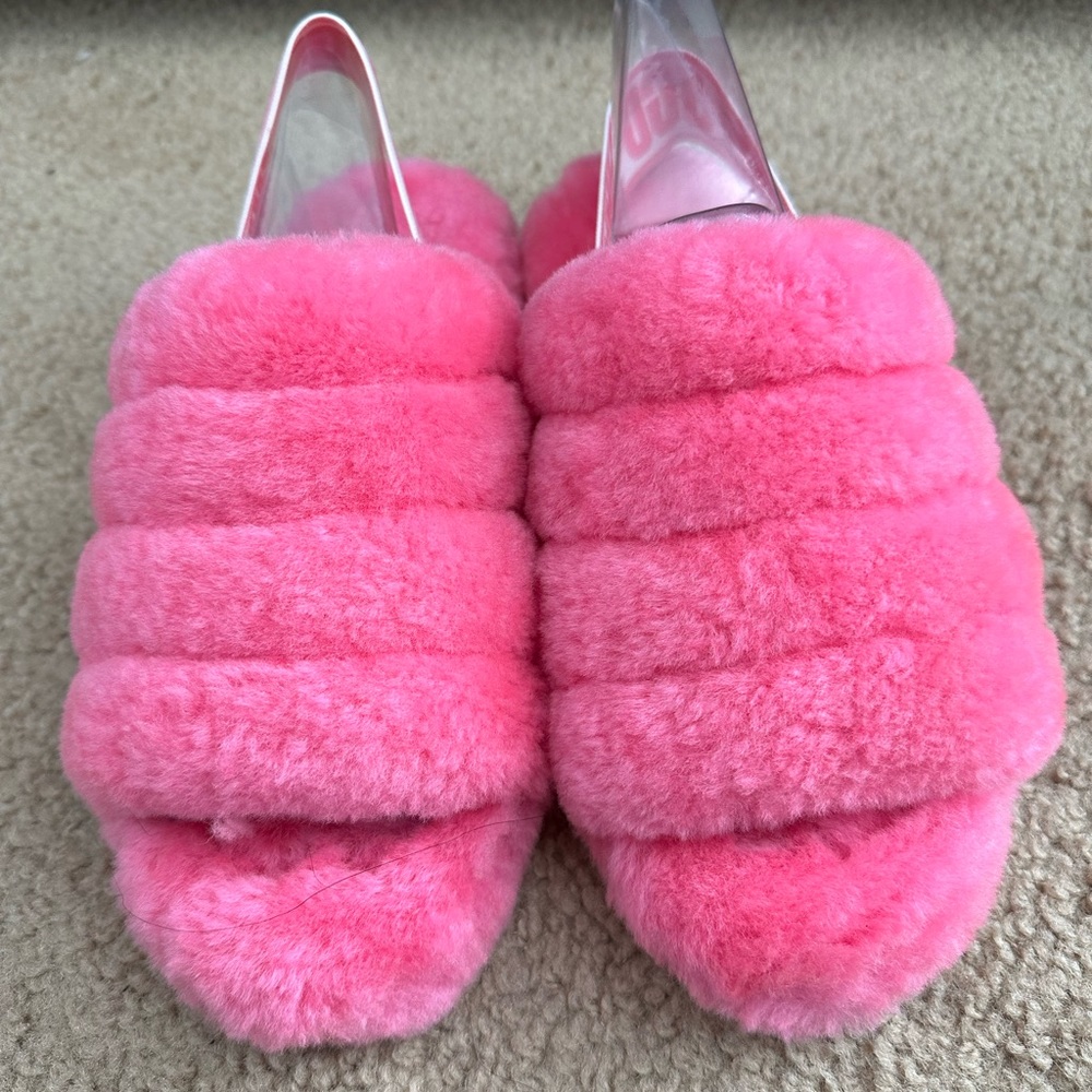 Brand New never worn Ugg Fluff Slides ‼️